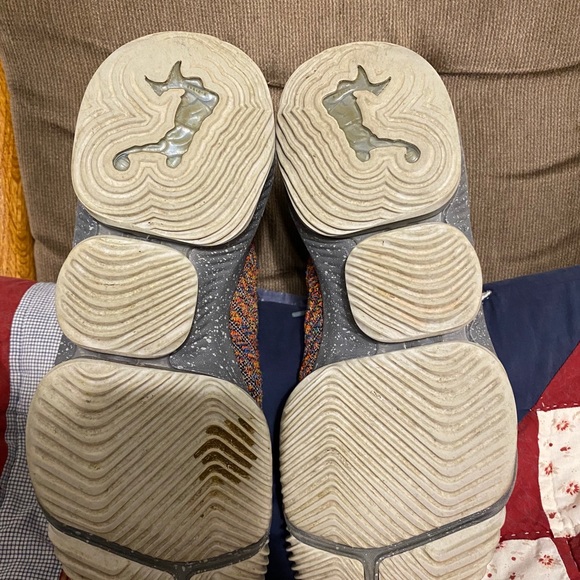 Lebron 16 - Picture 6 of 7